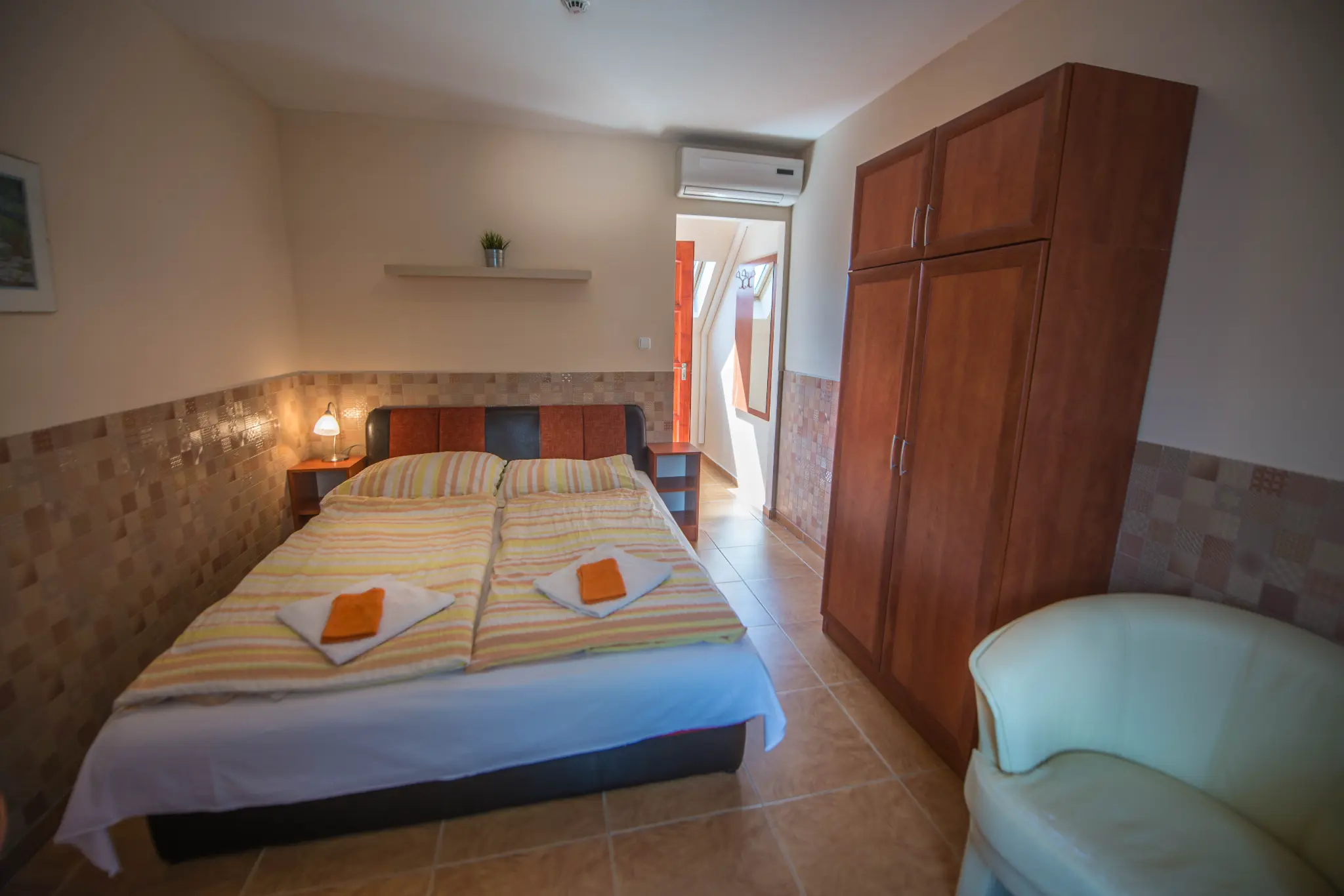 Siófoki panzió szoba – franciaágyas szoba fürdőszobával