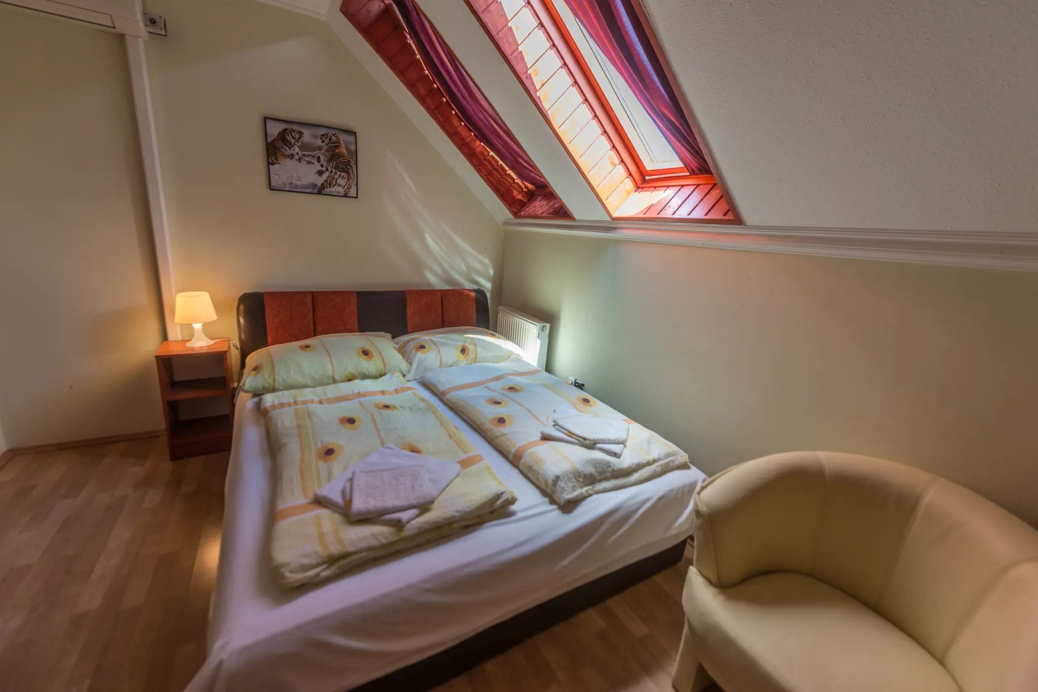 Marina Vendégház Siófok – családi szoba részlet, kényelmes berendezés