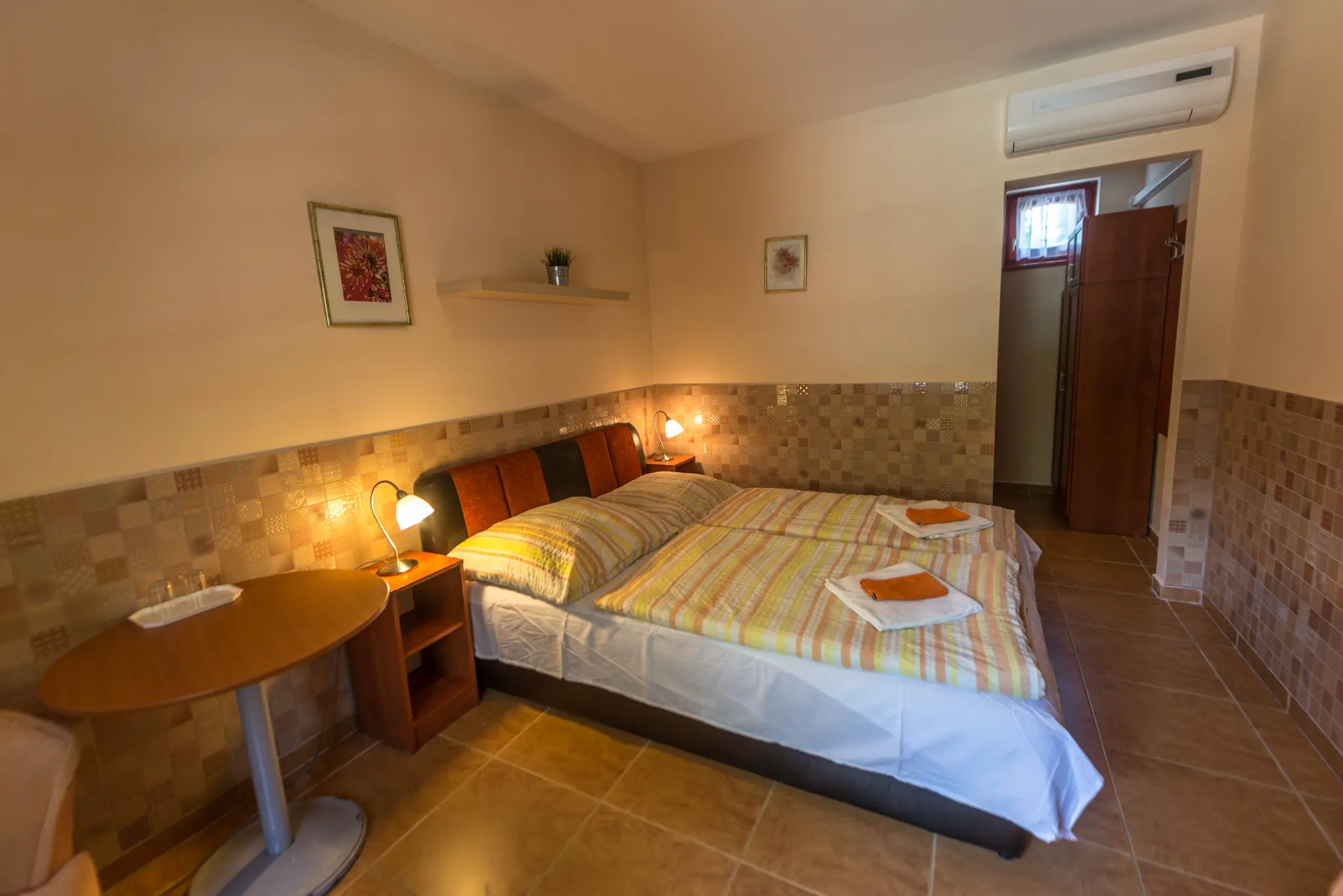 Marina Vendégház Siófok – kétlégterű családi szoba 4 főre, Balaton közelében